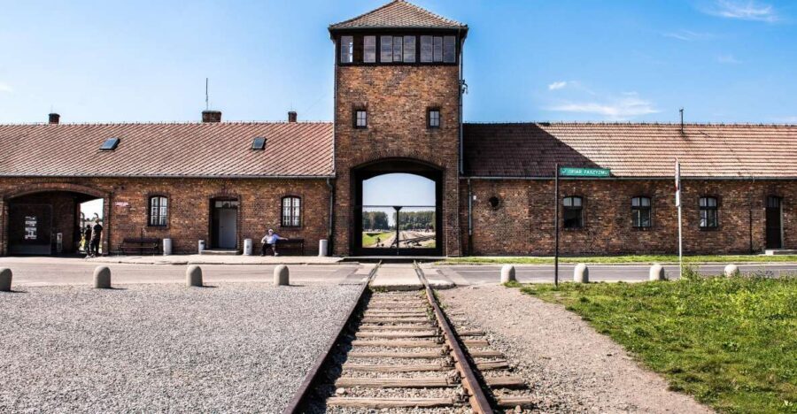 Auschwitz Ticket and Full-Day Tour from Krakow - Auschwitz I: the administrative center and the story of the system