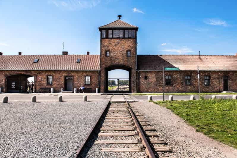 Krakow: Auschwitz-Birkenau & Wieliczka Salt Mine Day Tour - Auschwitz-Birkenau: Why the Order and Guide Matter