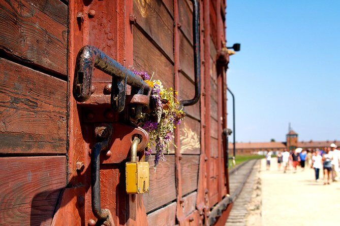 Wheelchair accessible PRIVATE transfer to Auschwitz - Birkenau - The driver factor: comfort and real help (Piotr story)